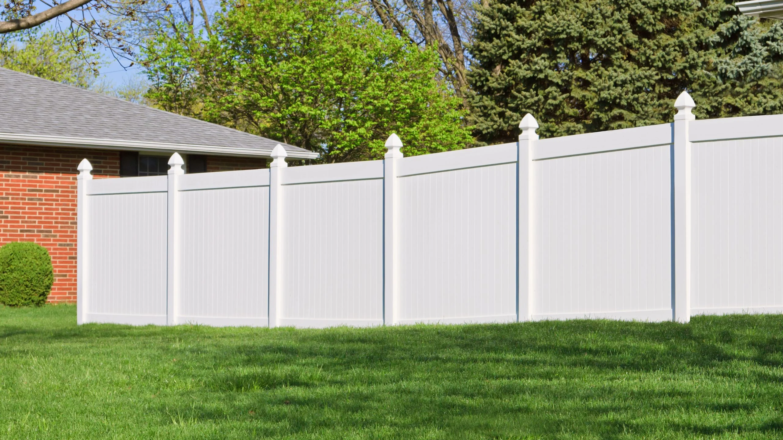Why Vinyl Fencing Is the Smarter Investment Than Wood Fencing | Anchor ...